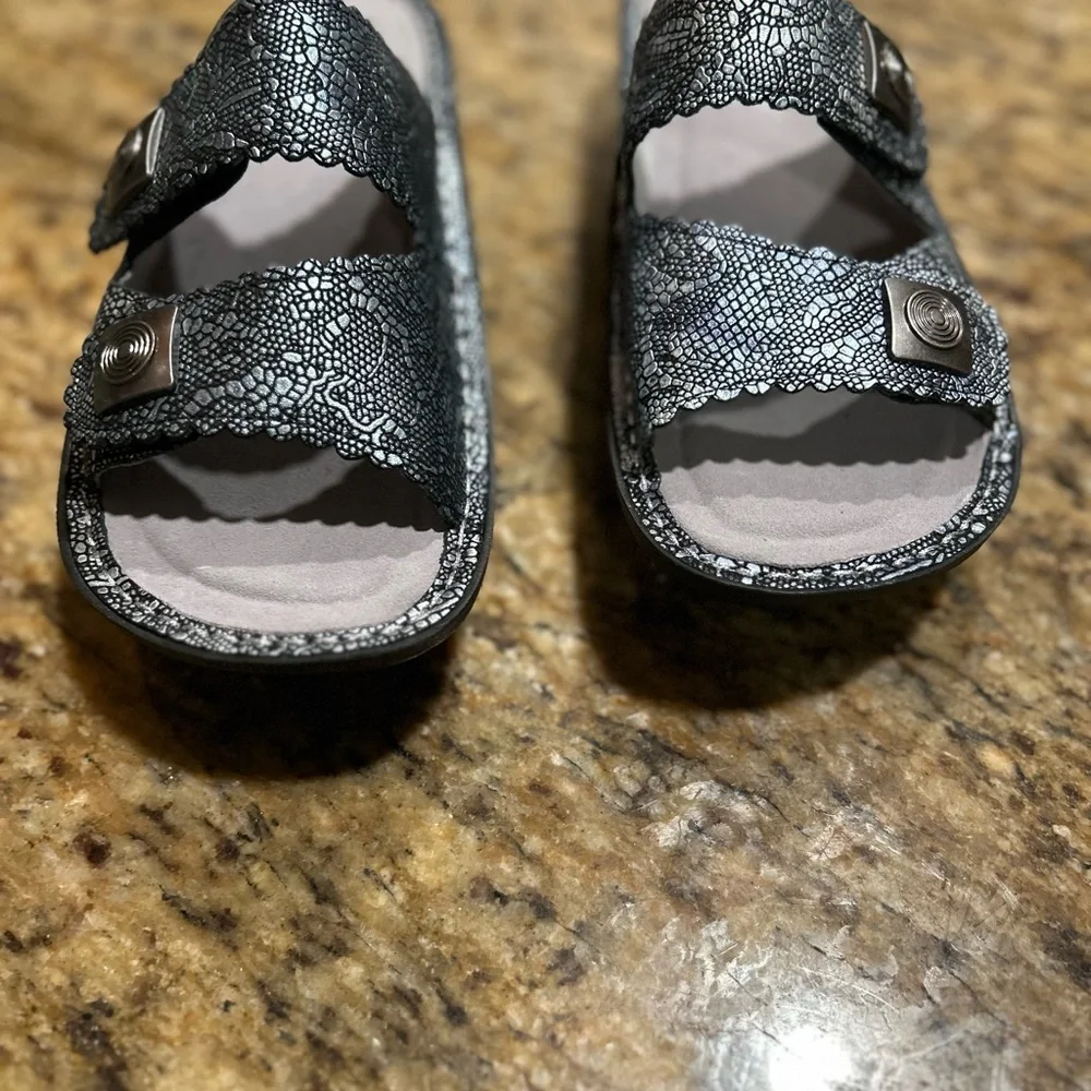 NEW Alegria Sandra Silver Pewter Lace Slide Wedge Sandals Size 38/US 7.5 - Picture 2 of 9